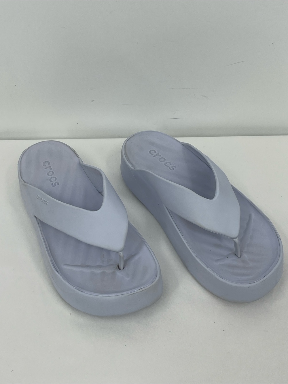 CROCS Women’s Platform Flip Sandals in Pale Lavender SIZE 7